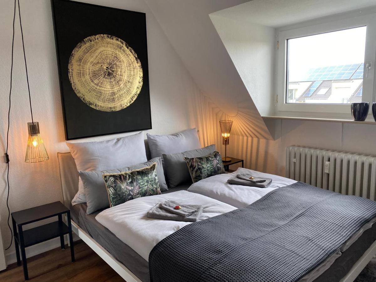 Bostel 1 - Modernes Dachgeschoss-Studio In Duisburg Meiderich, 4,7 Km Hbf, U-Bahn 250M, Flughafen Duesseldorf 28 Km, Landschaftspark 2,9 Km, 5 Gehminuten Von Herzklinik Entfernt Esterno foto