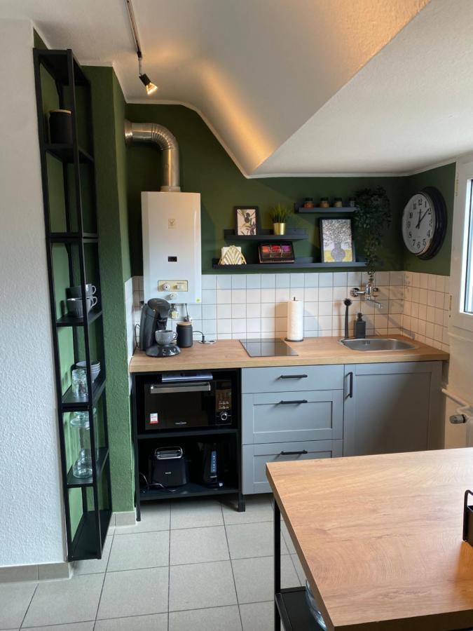 Bostel 1 - Modernes Dachgeschoss-Studio In Duisburg Meiderich, 4,7 Km Hbf, U-Bahn 250M, Flughafen Duesseldorf 28 Km, Landschaftspark 2,9 Km, 5 Gehminuten Von Herzklinik Entfernt Esterno foto