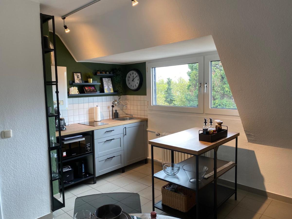 Bostel 1 - Modernes Dachgeschoss-Studio In Duisburg Meiderich, 4,7 Km Hbf, U-Bahn 250M, Flughafen Duesseldorf 28 Km, Landschaftspark 2,9 Km, 5 Gehminuten Von Herzklinik Entfernt Esterno foto