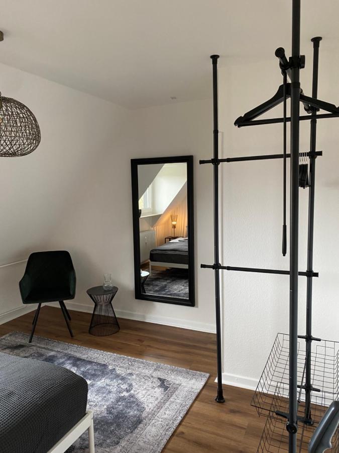Bostel 1 - Modernes Dachgeschoss-Studio In Duisburg Meiderich, 4,7 Km Hbf, U-Bahn 250M, Flughafen Duesseldorf 28 Km, Landschaftspark 2,9 Km, 5 Gehminuten Von Herzklinik Entfernt Esterno foto