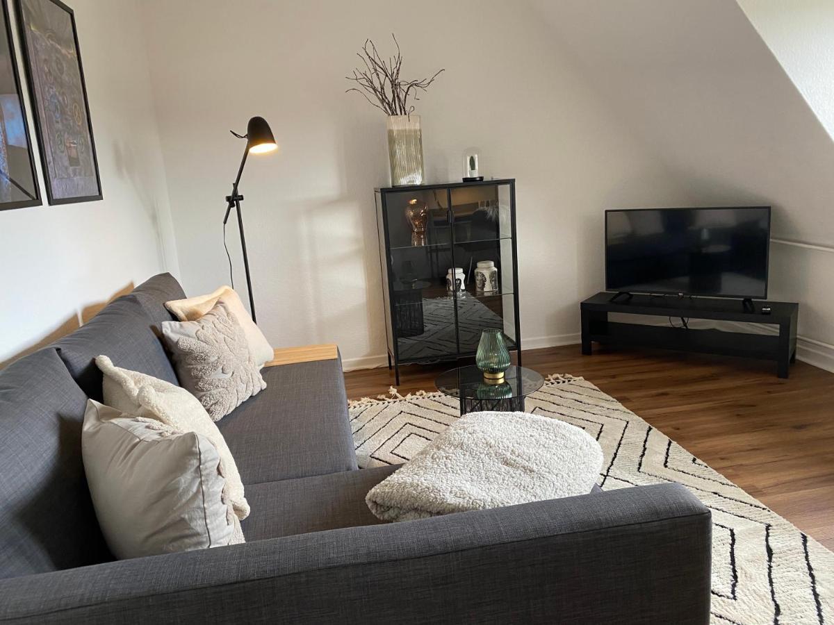 Bostel 1 - Modernes Dachgeschoss-Studio In Duisburg Meiderich, 4,7 Km Hbf, U-Bahn 250M, Flughafen Duesseldorf 28 Km, Landschaftspark 2,9 Km, 5 Gehminuten Von Herzklinik Entfernt Esterno foto